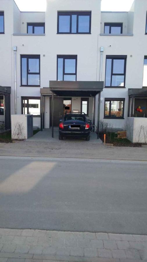 Beautiful Room With Balcony Direction To Messe Hannover Exterior foto
