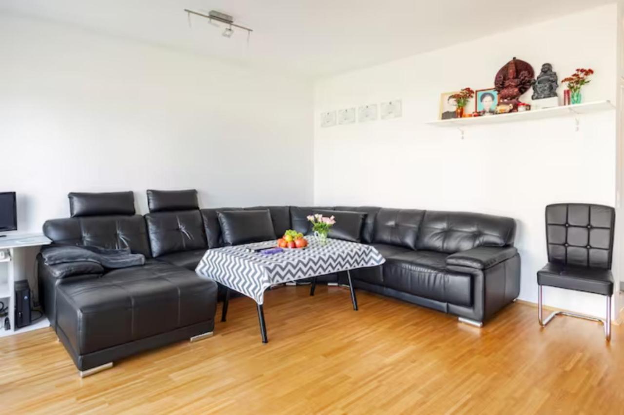 Beautiful Room With Balcony Direction To Messe Hannover Exterior foto